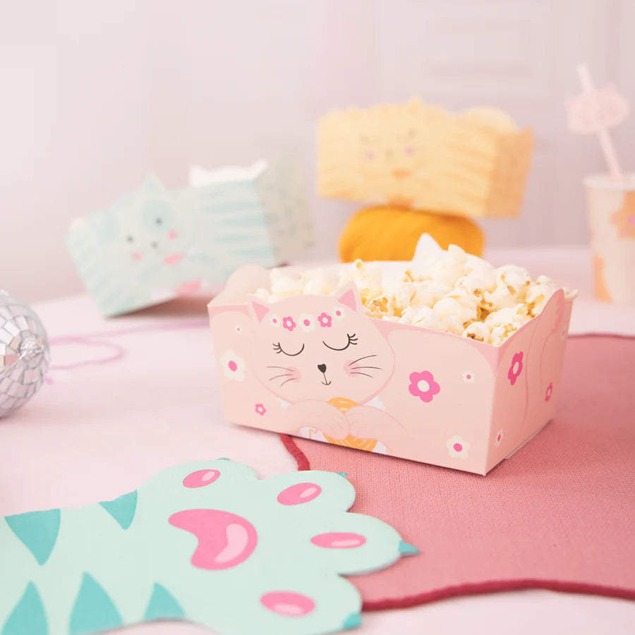 Cute paper chip box for cats holding popcorn, 15x10x8.5 cm, perfect for parties. Set of 3 colorful boxes.